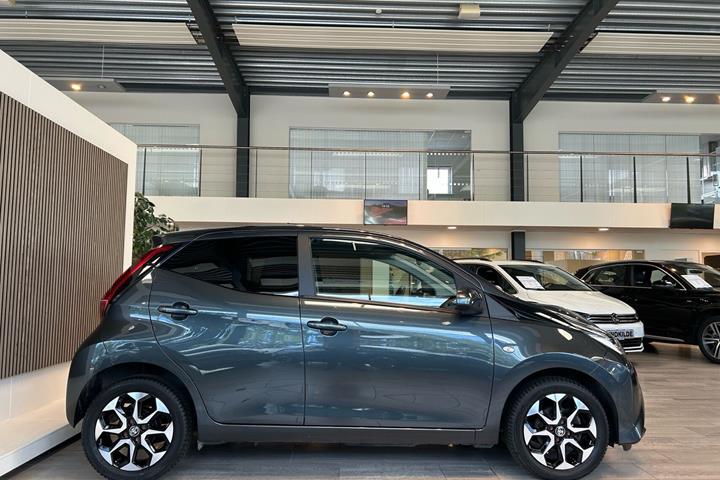 Grå Toyota Aygo fra 2020