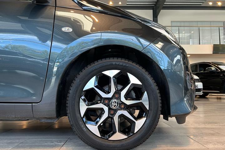 Grå Toyota Aygo fra 2020