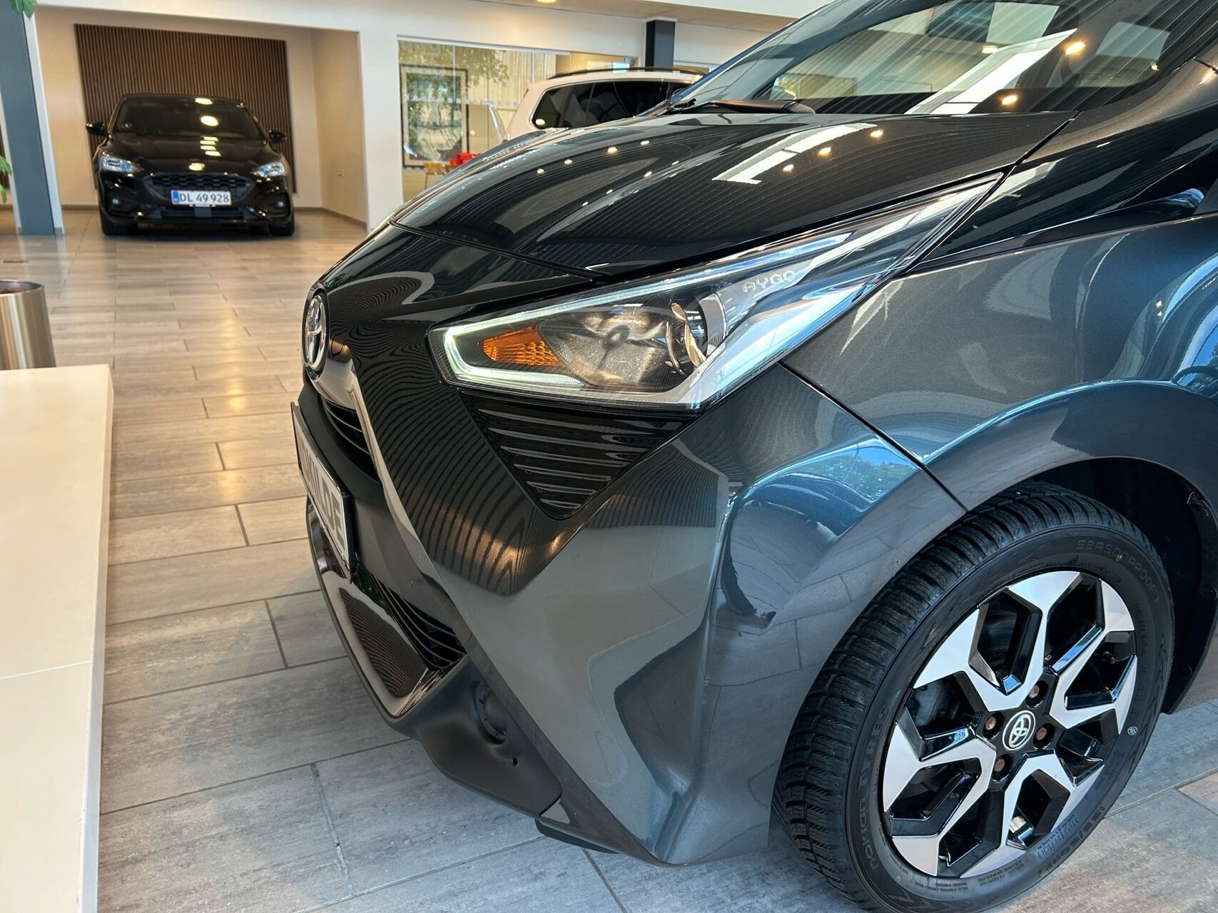 Grå Toyota Aygo fra 2020