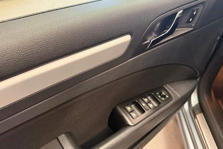 Grå Skoda Superb fra 2013