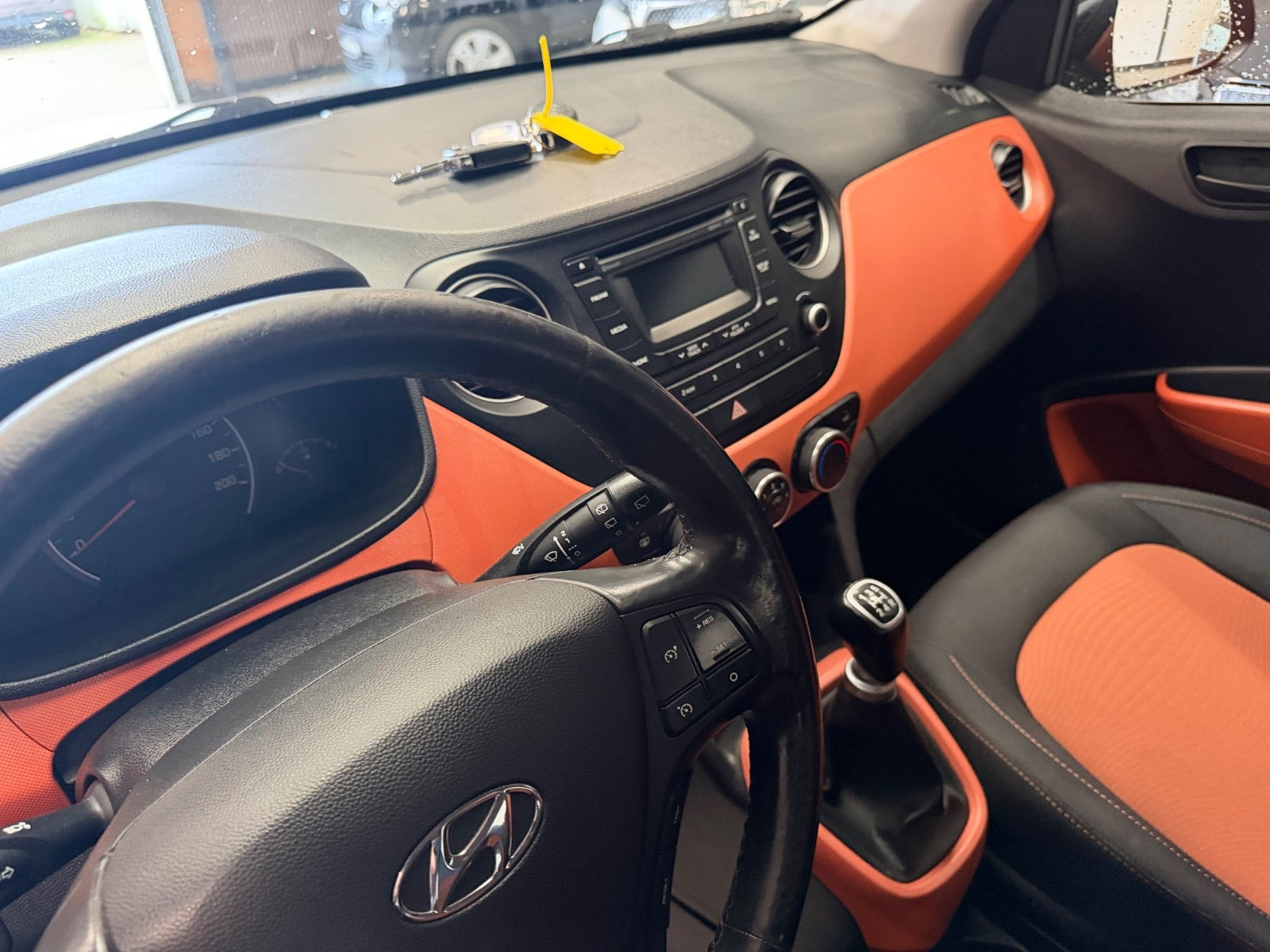 Sort Hyundai i10 fra 2014
