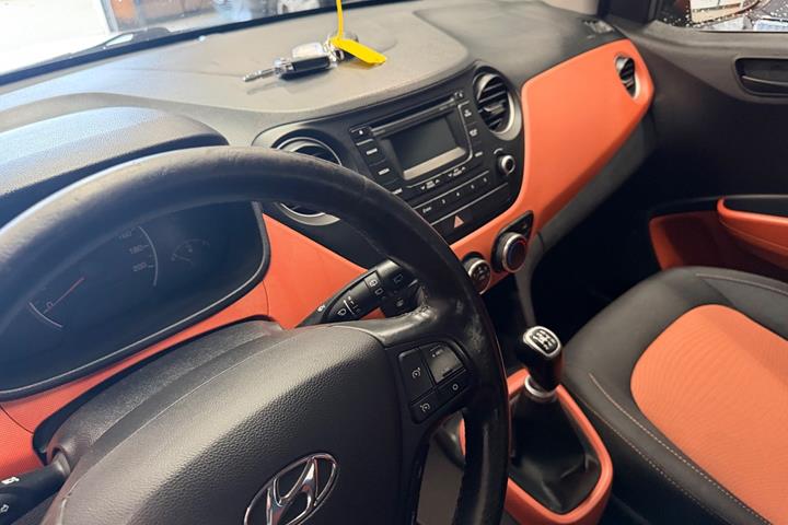 Sort Hyundai i10 fra 2014