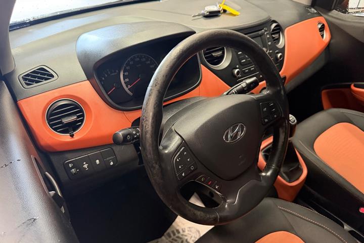 Sort Hyundai i10 fra 2014