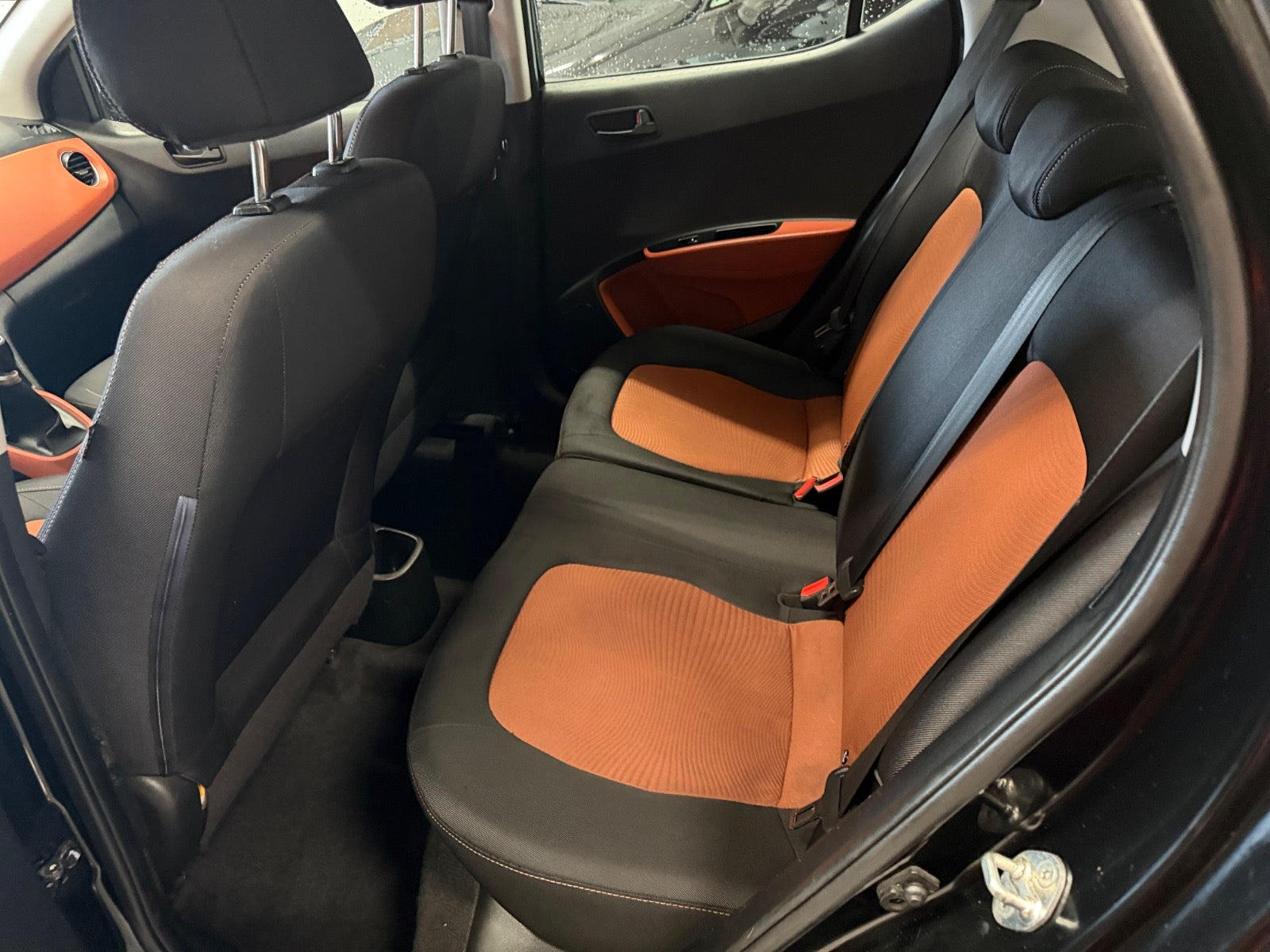 Sort Hyundai i10 fra 2014