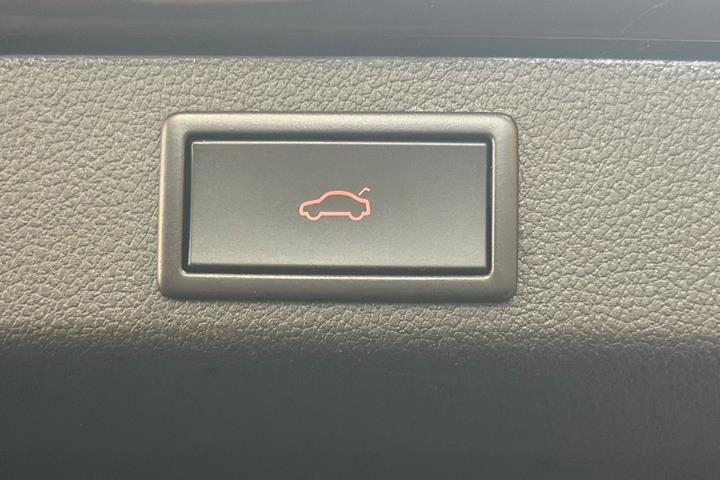 Sort Skoda Superb fra 2019