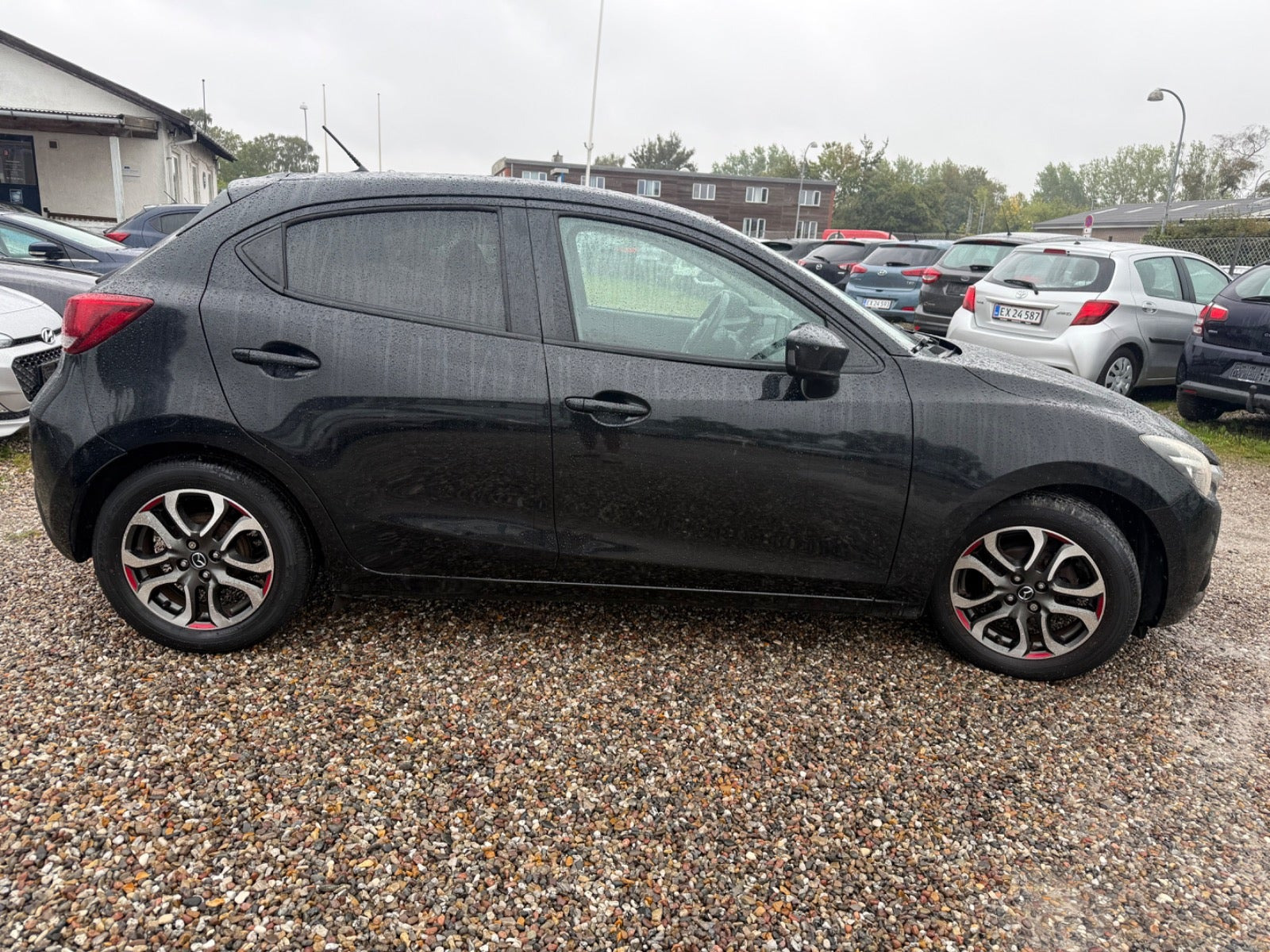 Sort Mazda 2 fra 2015