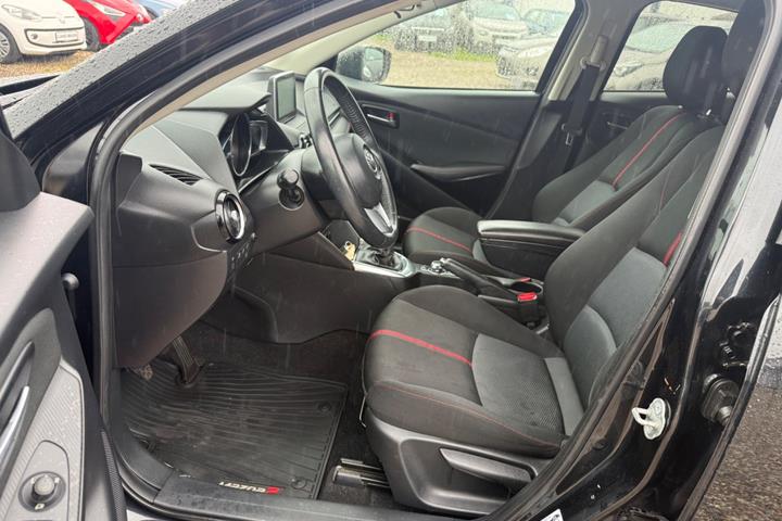 Sort Mazda 2 fra 2015