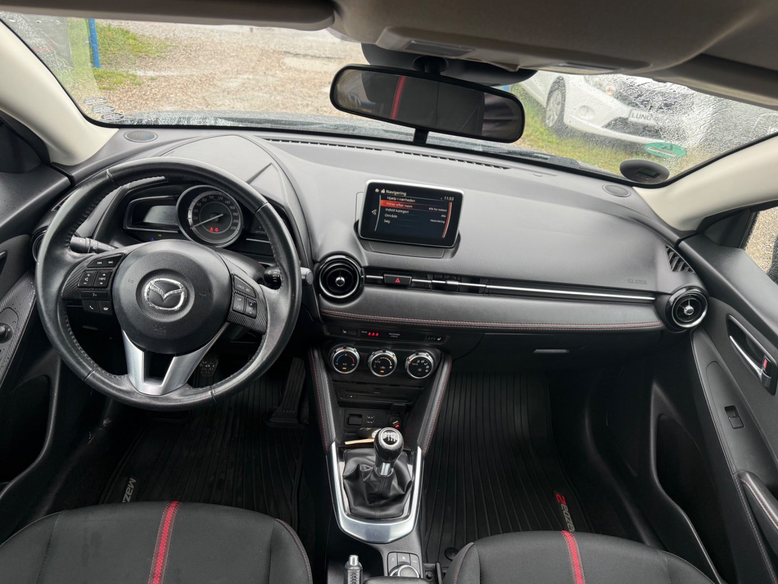 Sort Mazda 2 fra 2015