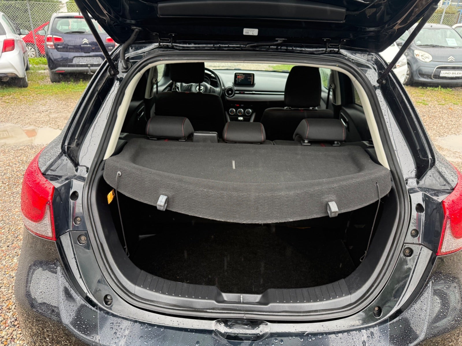 Sort Mazda 2 fra 2015
