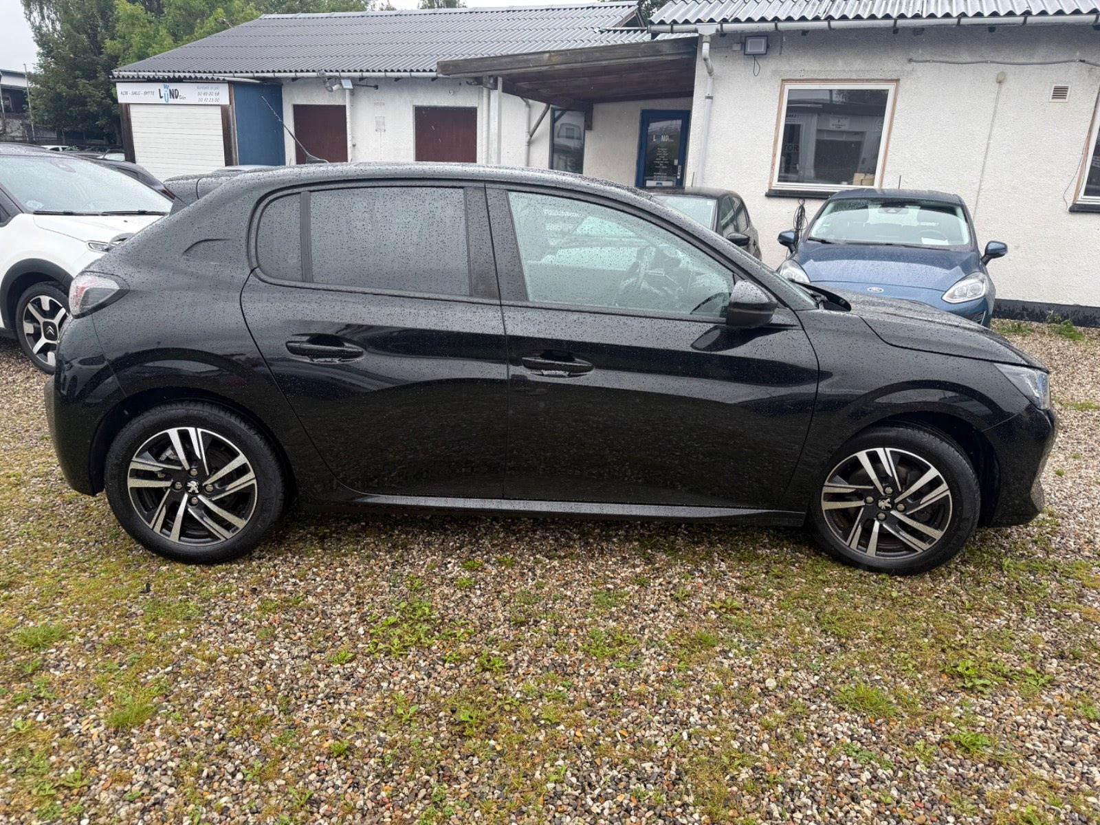 Sort Peugeot 208 fra 2020