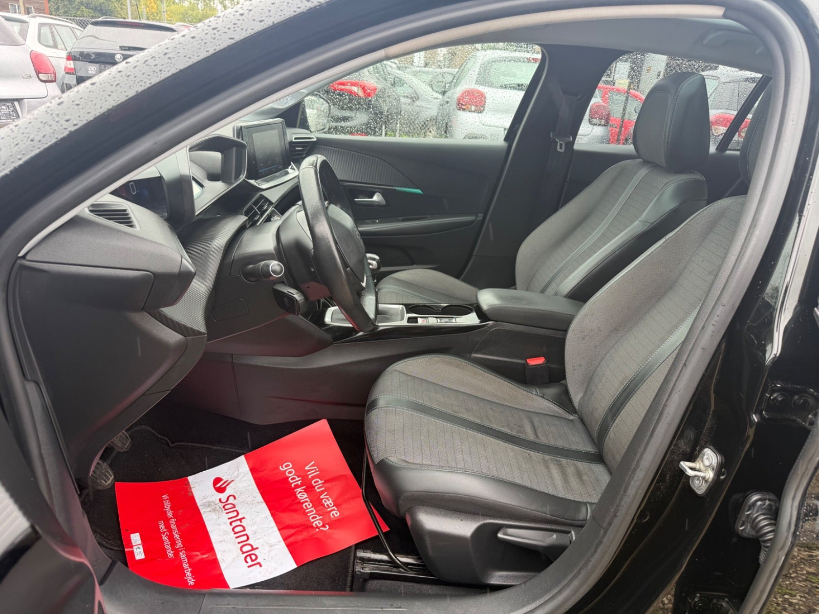 Sort Peugeot 208 fra 2020