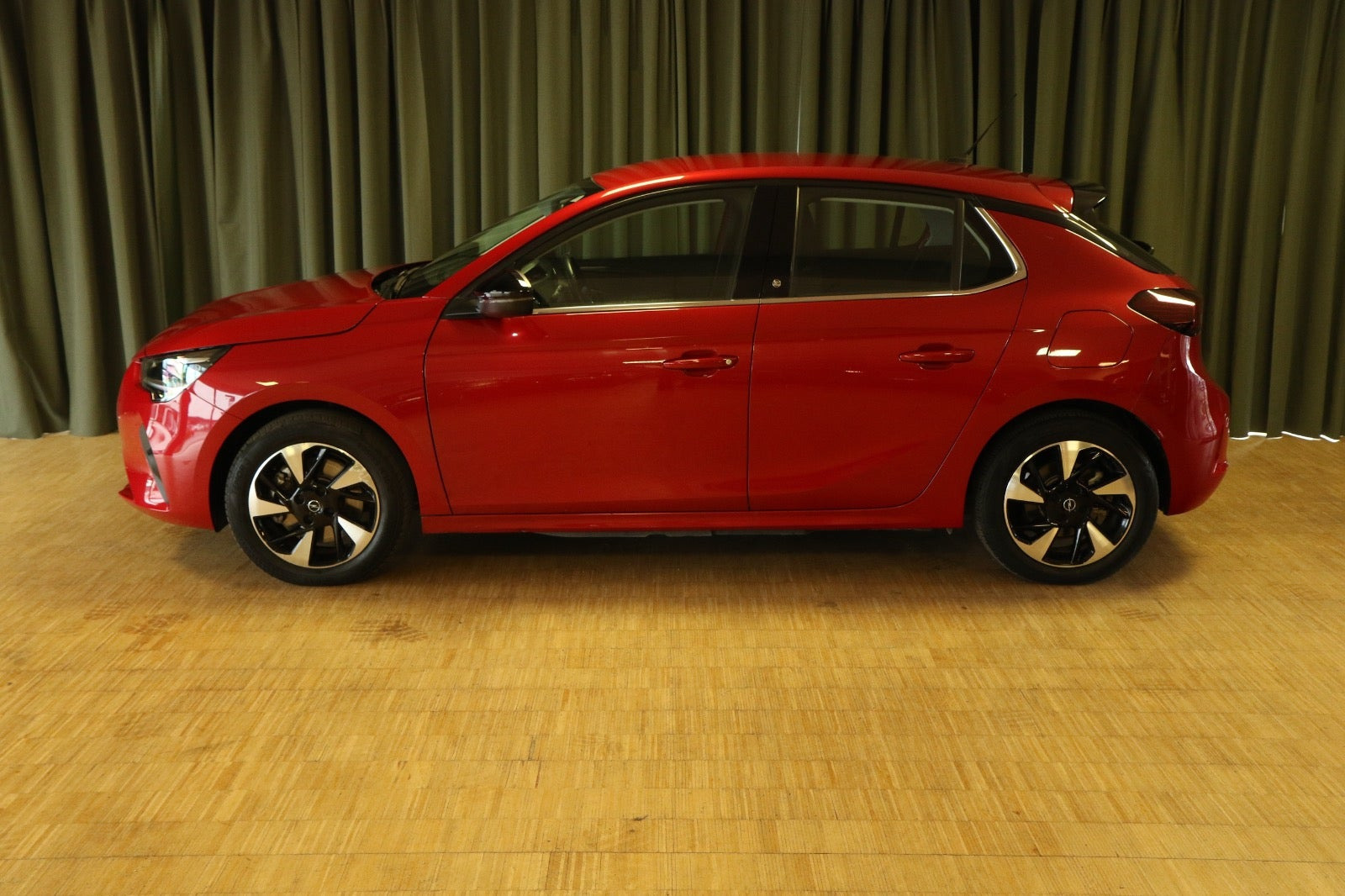 Rød Opel Corsa-e fra 2021