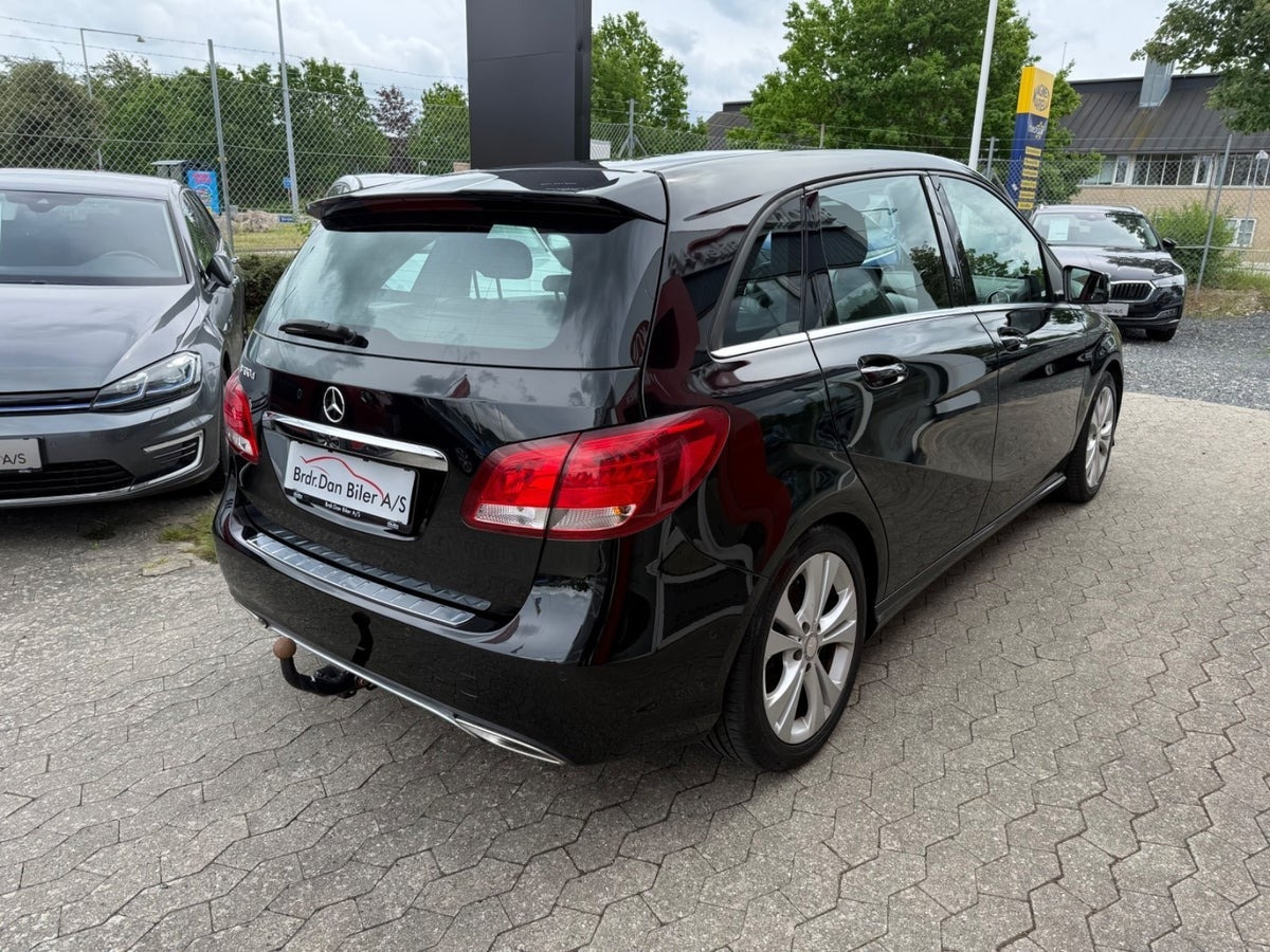 Sort Mercedes B180 d fra 2016
