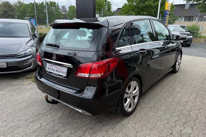 Sort Mercedes B180 d fra 2016