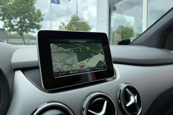 Sort Mercedes B180 d fra 2016