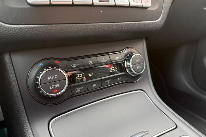 Sort Mercedes B180 d fra 2016