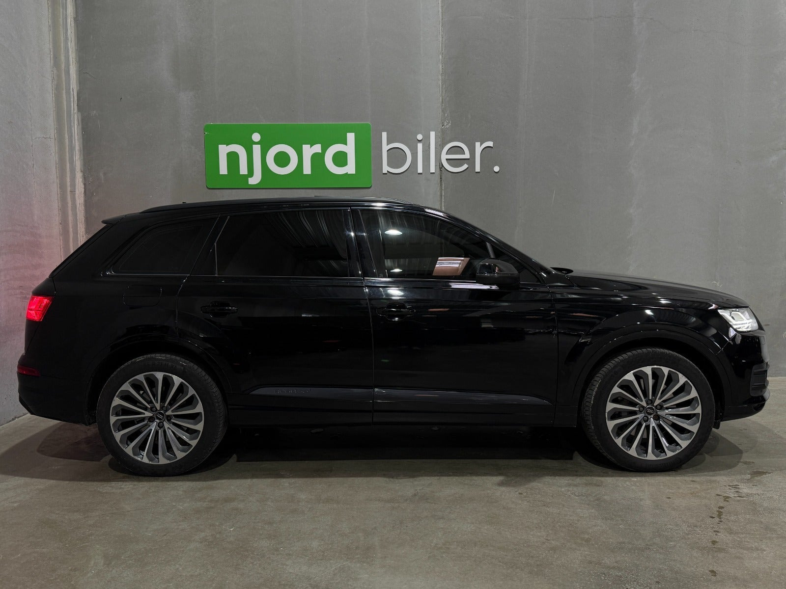Sort Audi Q7 fra 2018