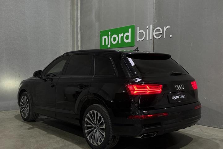 Sort Audi Q7 fra 2018