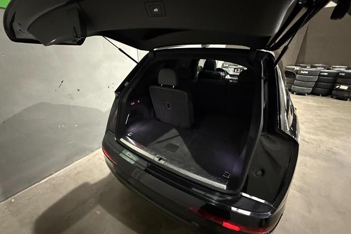 Sort Audi Q7 fra 2018