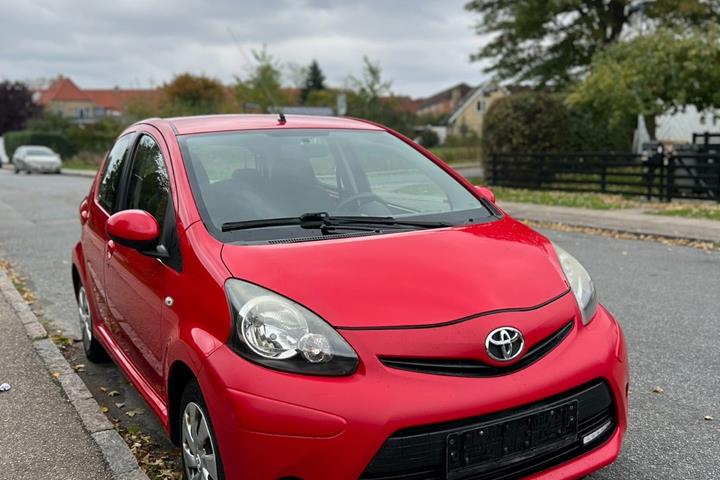 Grøn Toyota Aygo fra 2012
