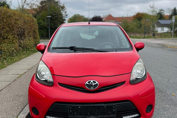 Grøn Toyota Aygo fra 2012