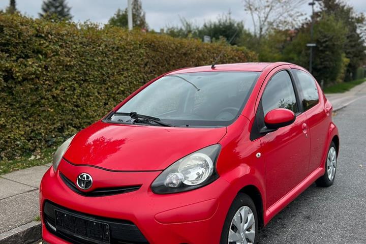 Grøn Toyota Aygo fra 2012