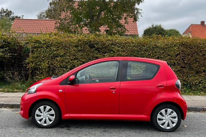 Grøn Toyota Aygo fra 2012
