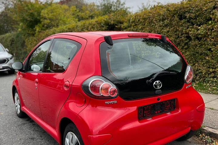 Grøn Toyota Aygo fra 2012