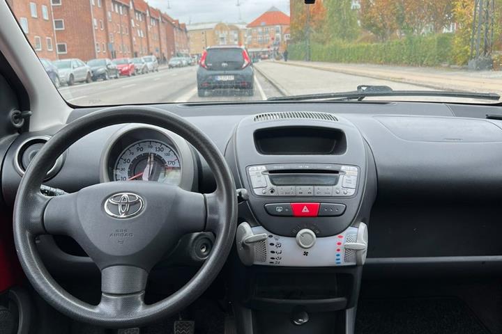 Grøn Toyota Aygo fra 2012