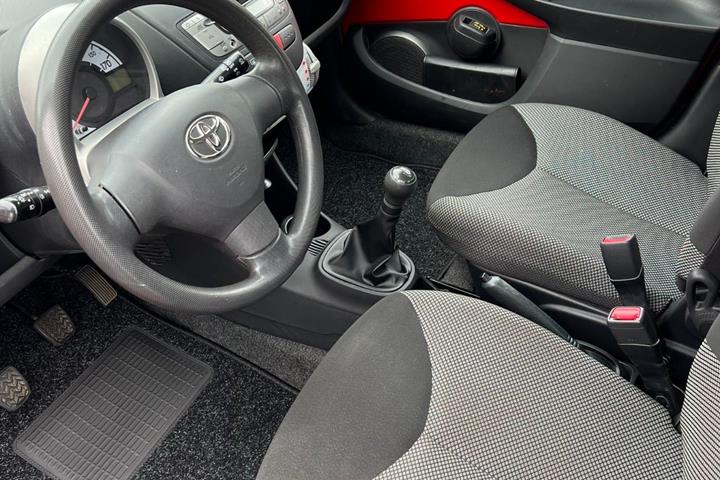 Grøn Toyota Aygo fra 2012