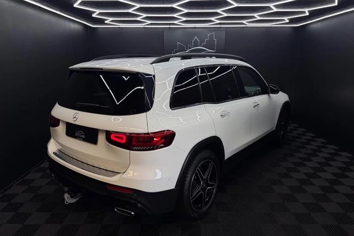 Hvid Mercedes GLB250 fra 2020