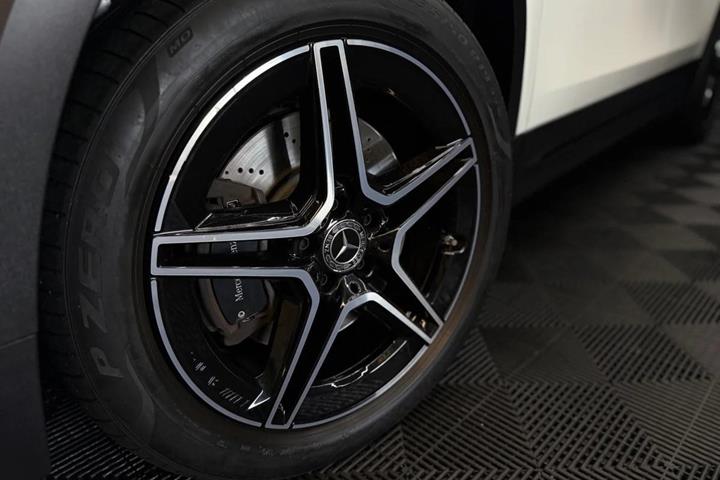 Hvid Mercedes GLB250 fra 2020