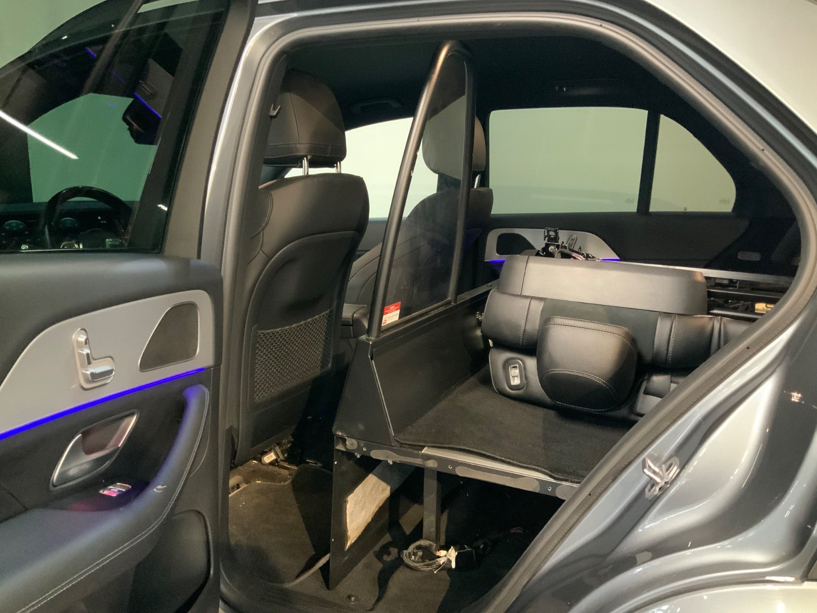 Grå Mercedes GLE400 d fra 2023