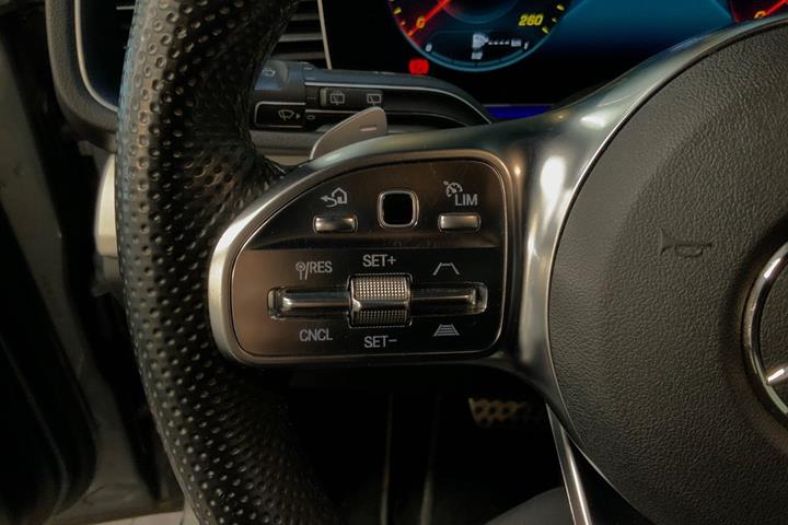 Grå Mercedes GLE400 d fra 2023