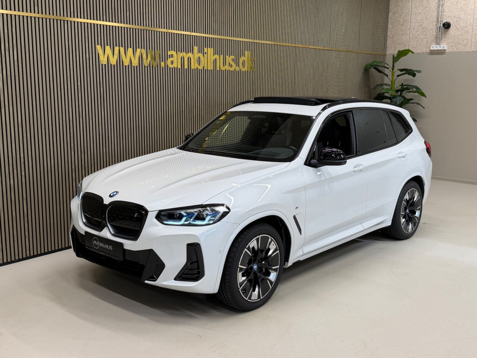 Hvid BMW iX3 fra 2024
