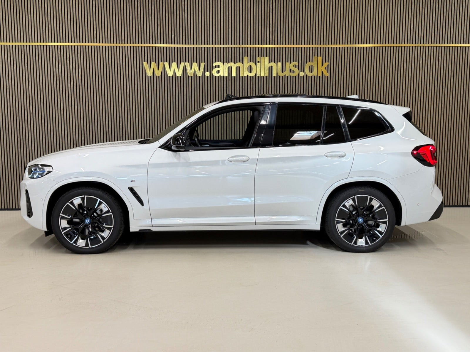 Hvid BMW iX3 fra 2024