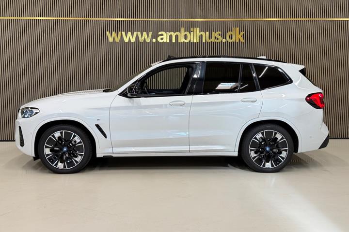 Hvid BMW iX3 fra 2024