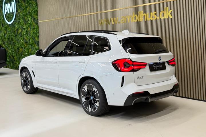 Hvid BMW iX3 fra 2024