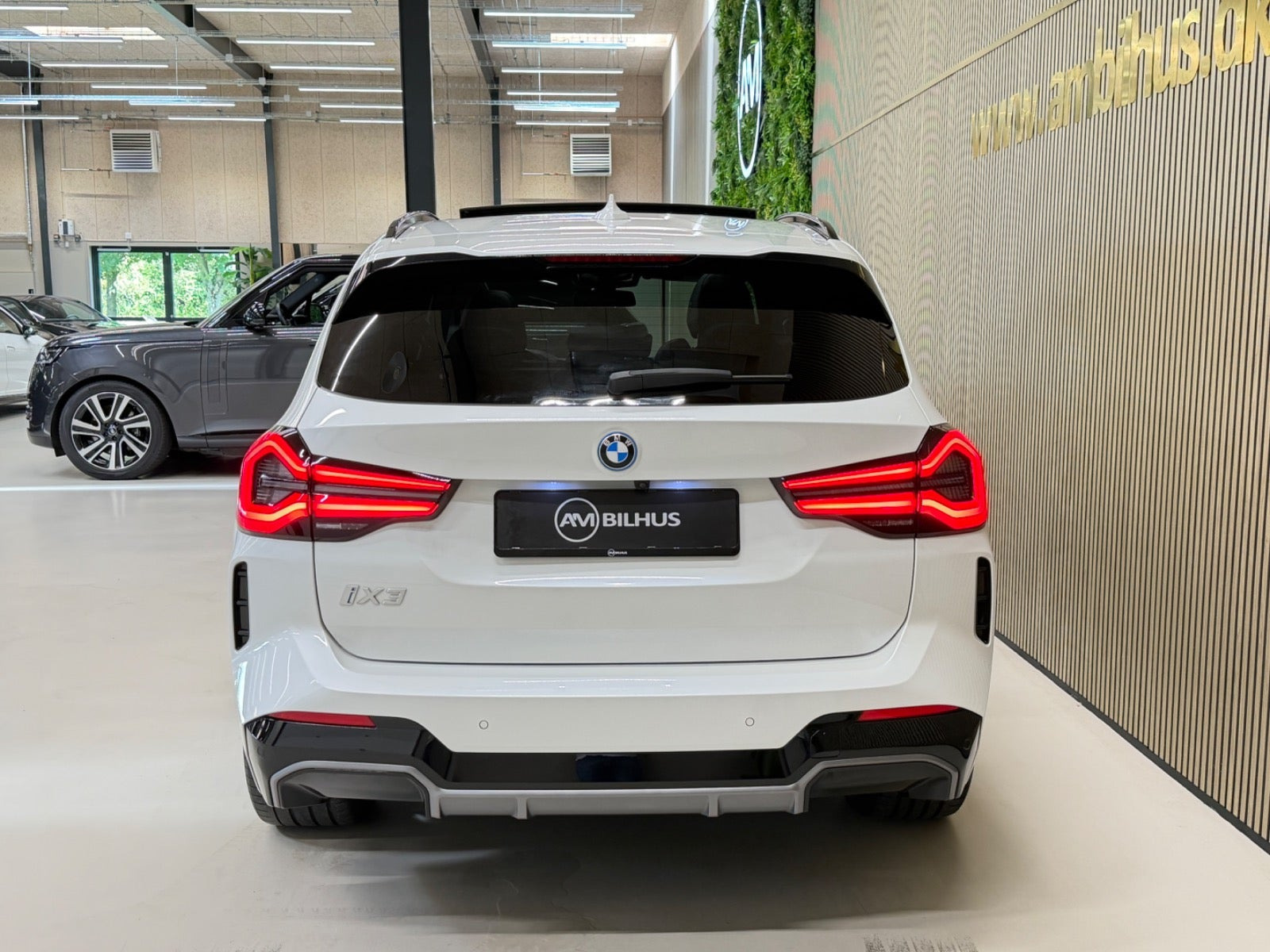 Hvid BMW iX3 fra 2024