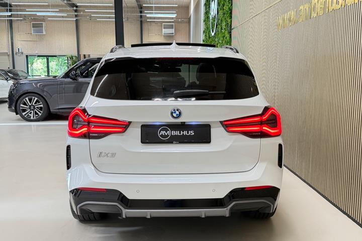 Hvid BMW iX3 fra 2024