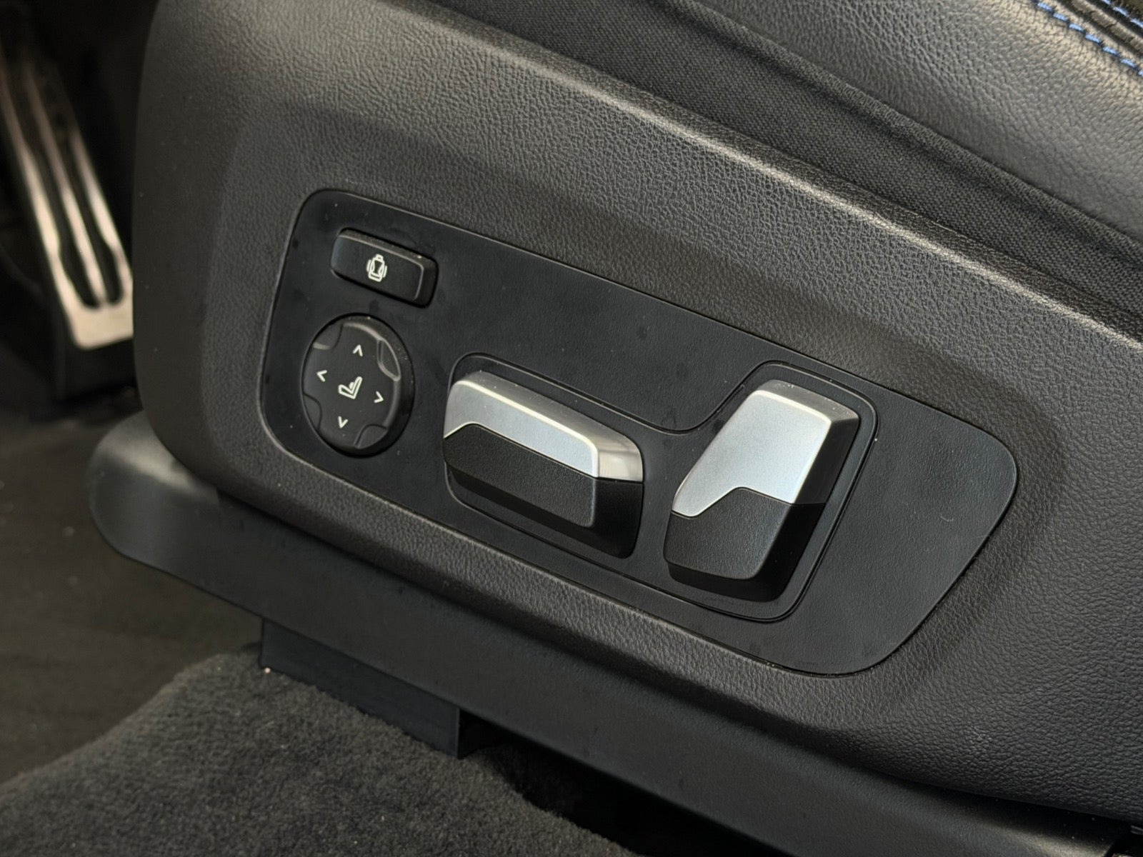 Hvid BMW iX3 fra 2024