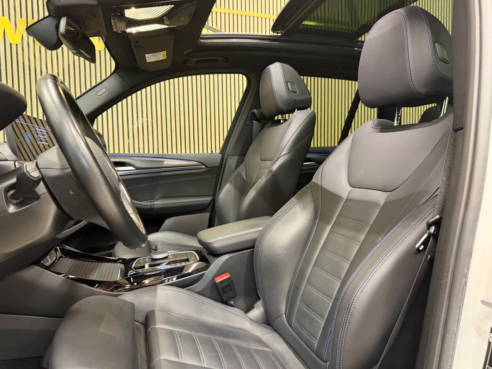 Hvid BMW iX3 fra 2024