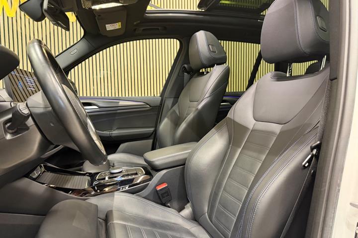 Hvid BMW iX3 fra 2024