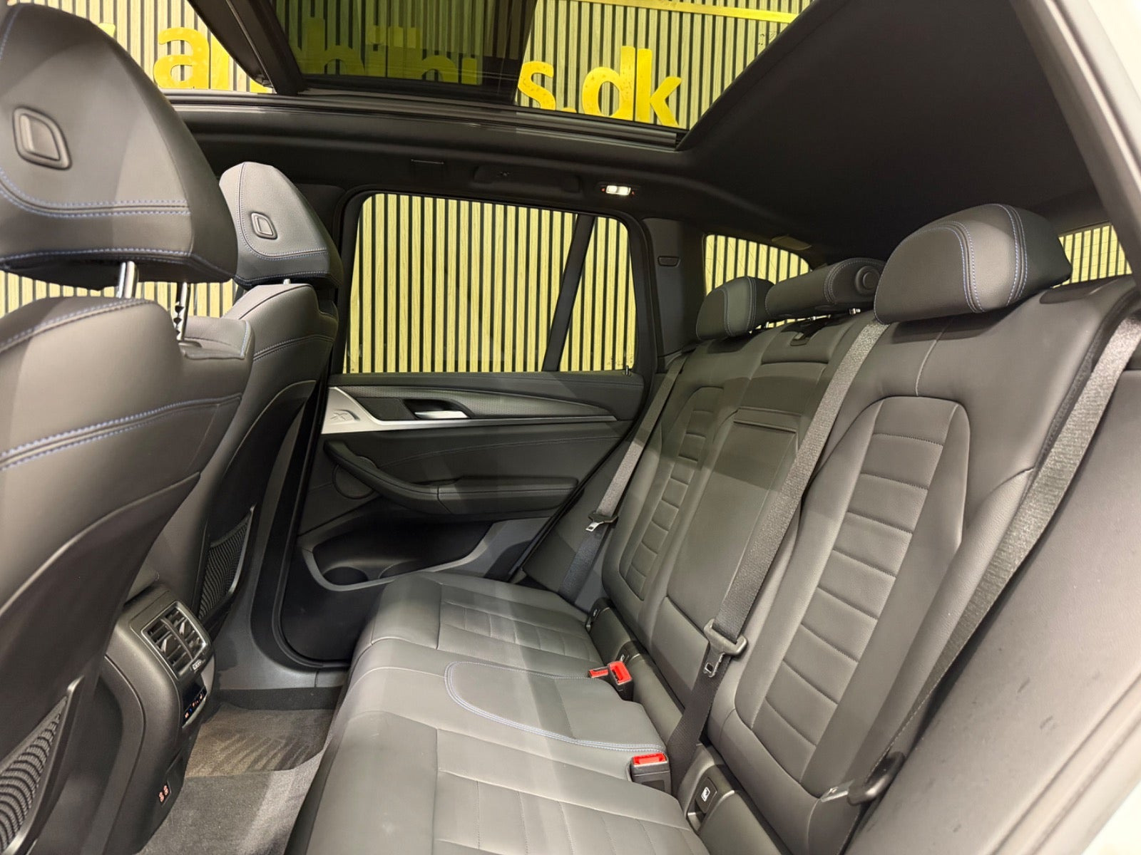 Hvid BMW iX3 fra 2024