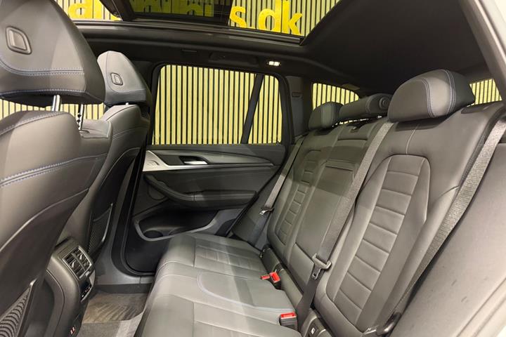 Hvid BMW iX3 fra 2024