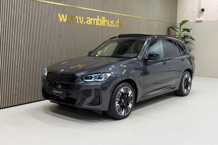 Grå BMW iX3 fra 2024