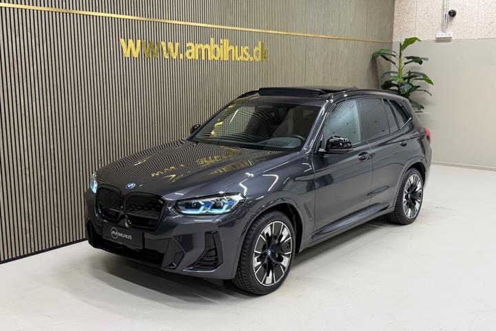 Grå BMW iX3 fra 2024