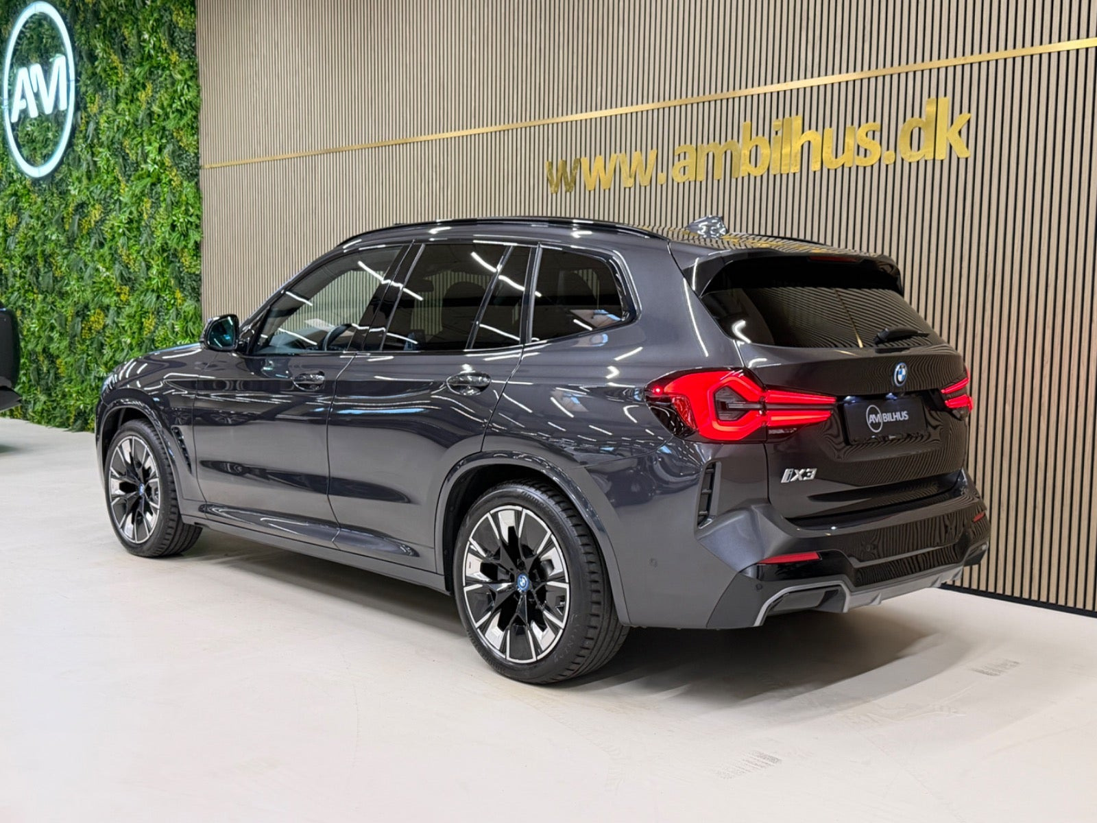 Grå BMW iX3 fra 2024