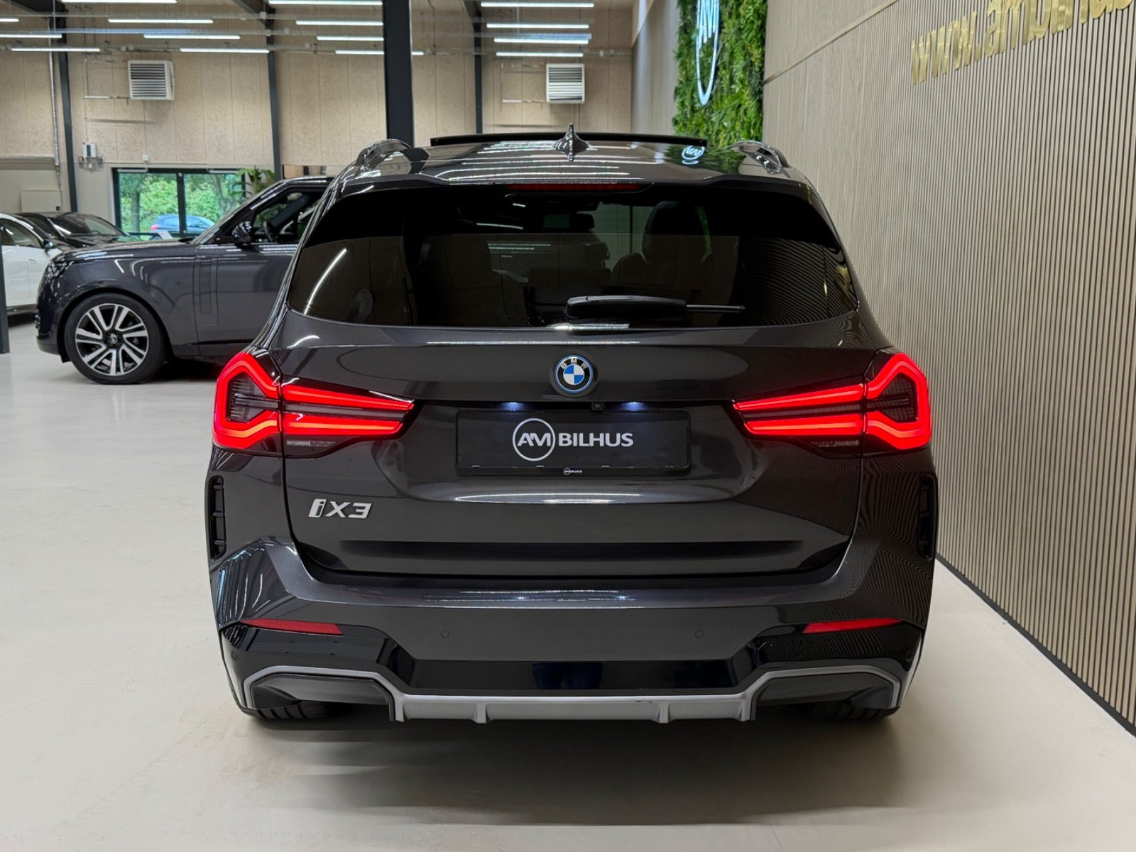 Grå BMW iX3 fra 2024