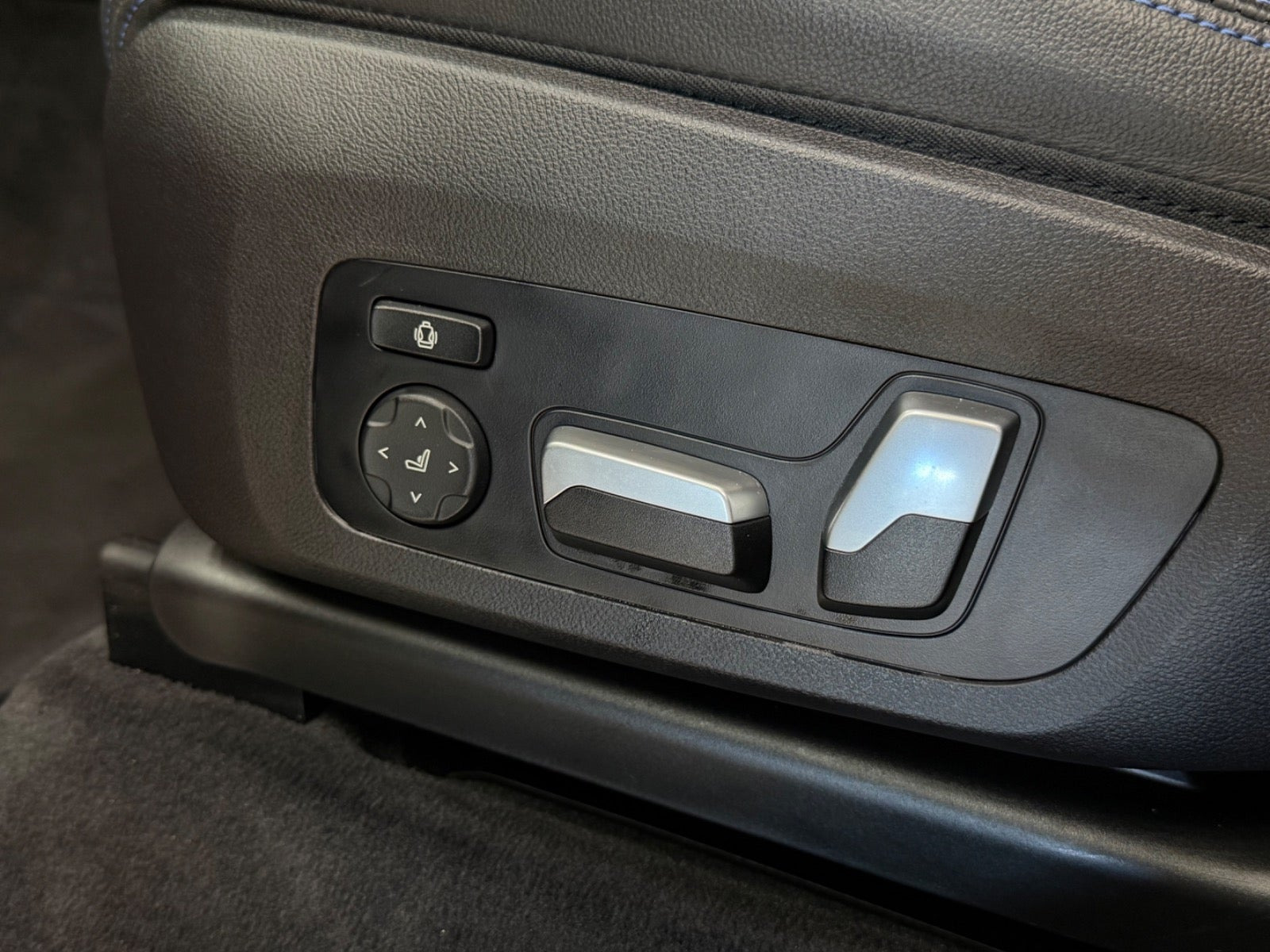 Grå BMW iX3 fra 2024